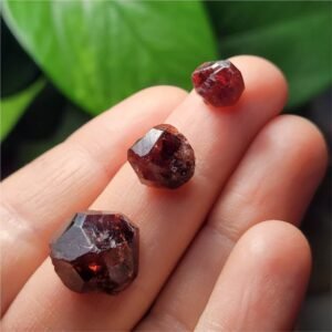 NATURAL-GARNET-1.jpg